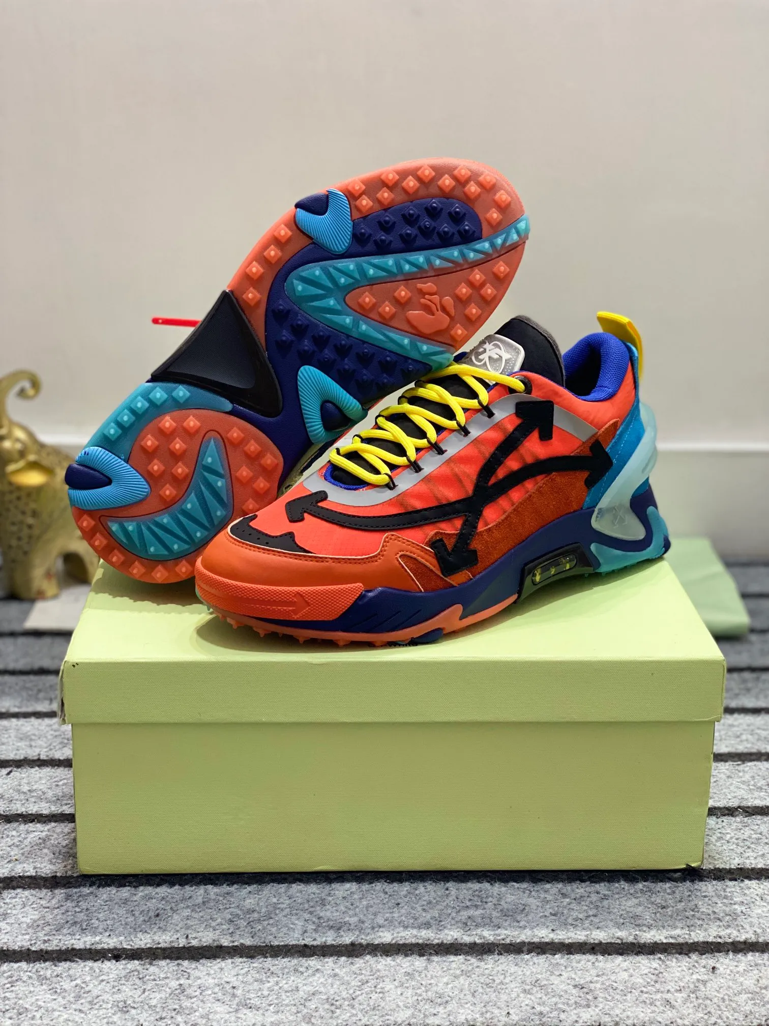 Men's shoes 💰640🌼【New】High-end boutique-OFF-WHITE x Air Jordan】1 The joint shoe design has been highly concerned by everyone. The new shoes are shown in the popular Chicago bull white and yellow LOGO color scheme. The shoe body is made of cowhide stitching and other materials. In addition to the X hidden on the inside of the leather, the oversized Swoosh, OFF-WHITE for Nike, and Air Jordan 1Birth information and the word AIR are displayed on both sides of the shoe, and OFF-WHITE's iconic details can be seen on the TPU sole and insole. You can choose a pair if you like the style. Size: 38-45 (45 customized